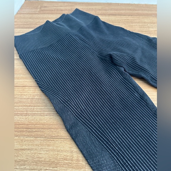 OFFLINE by Aerie Ribbed Black legging - Picture 3 of 5